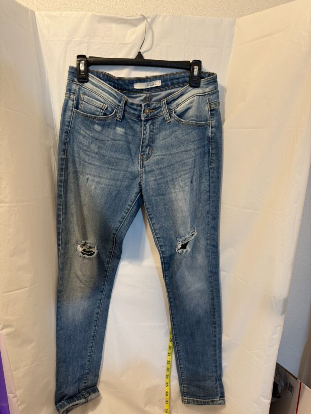 KanCan Mid Rise Skinny Jeans Size 7/27 Medium Wash Blue | Stretch Denim Slim Leg